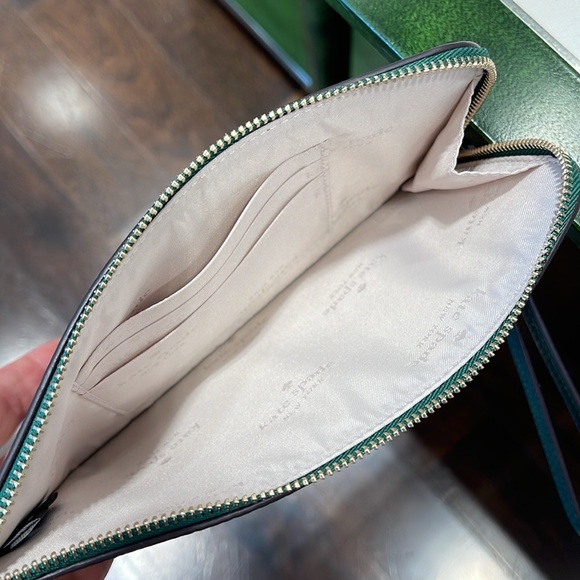 Kate Spade Medium Lucy L-Zip Wristlet Pebble Leather 
COLOR:
Arugula 
NWT - Picture 5 of 16